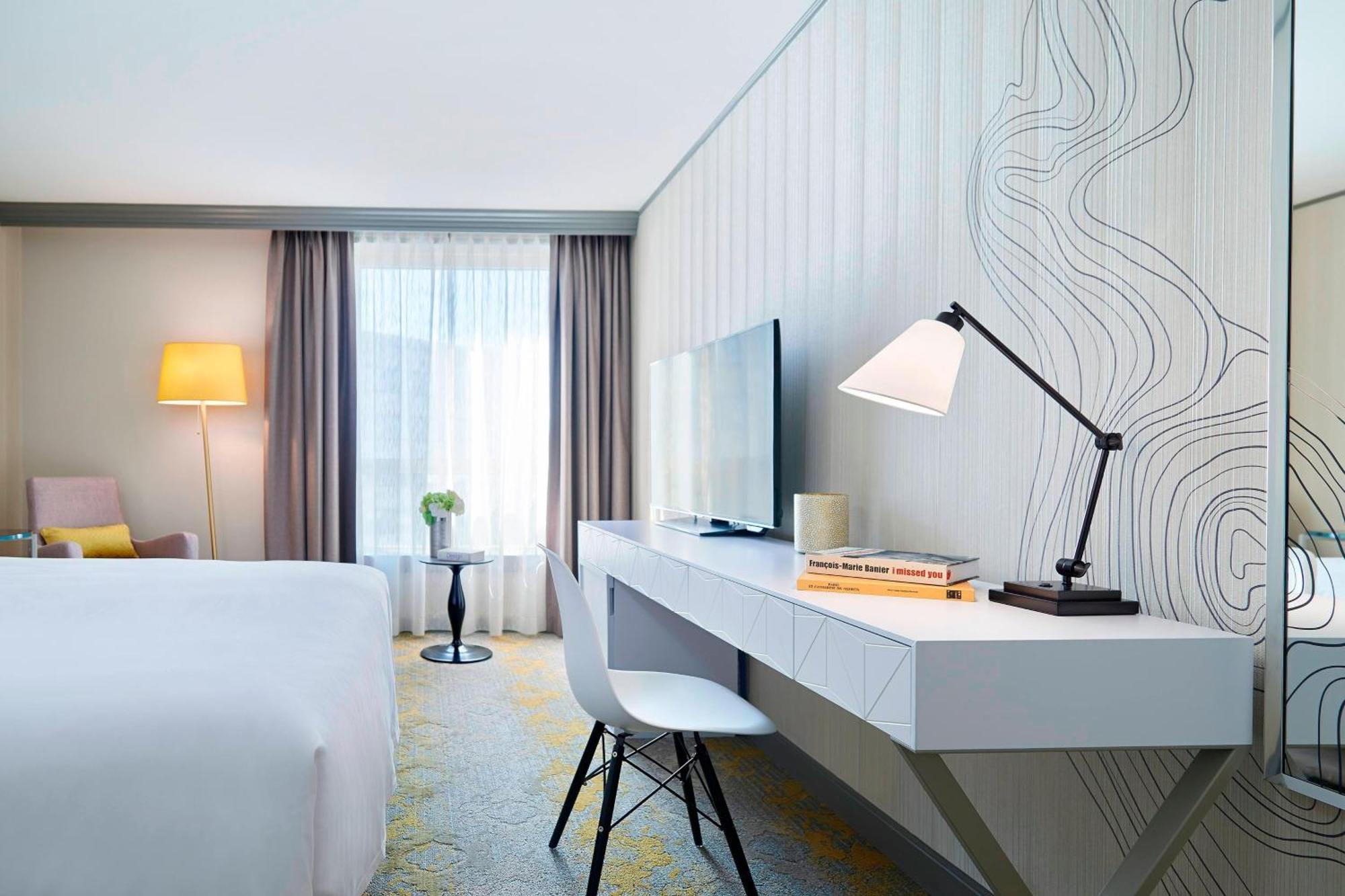 Renaissance Paris La Defense