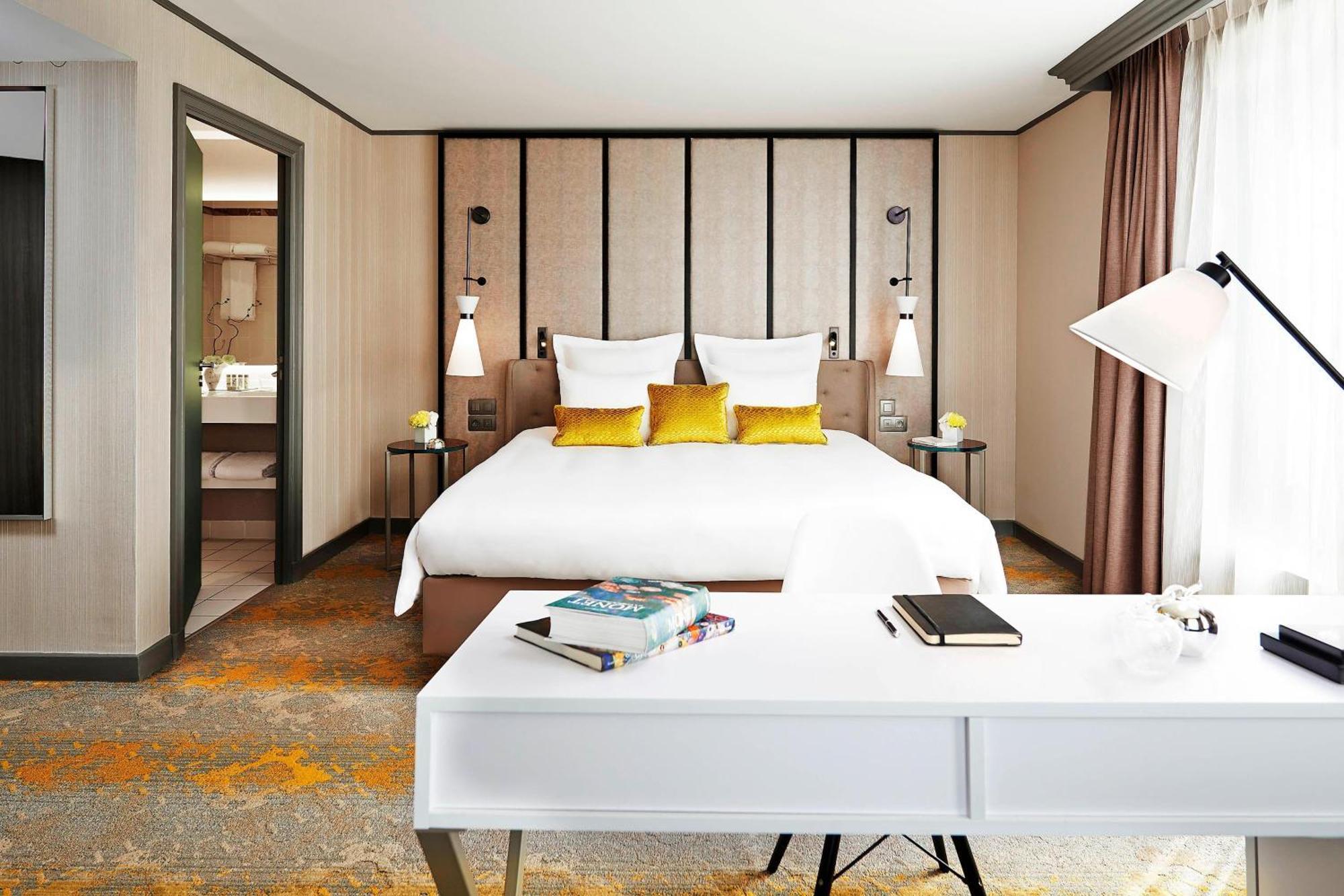 Renaissance Paris La Defense