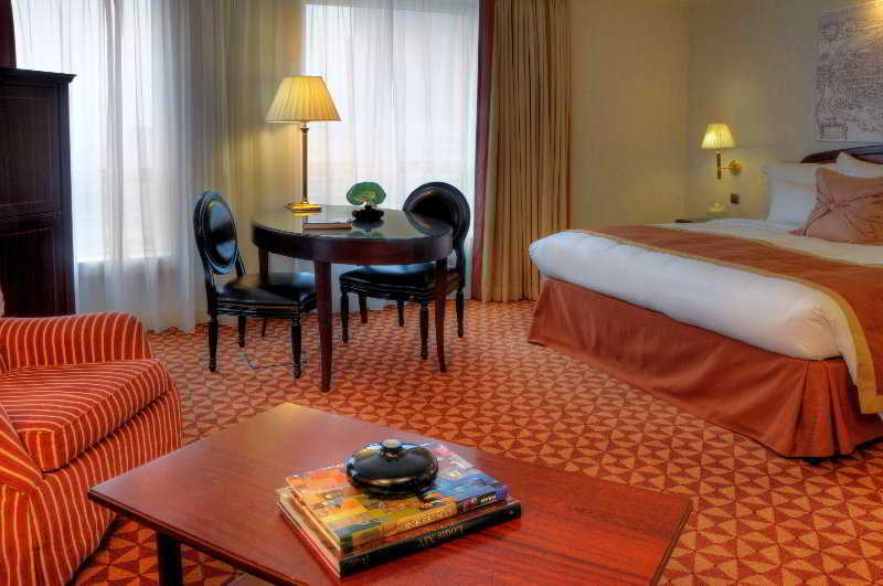 Renaissance Paris La Defense