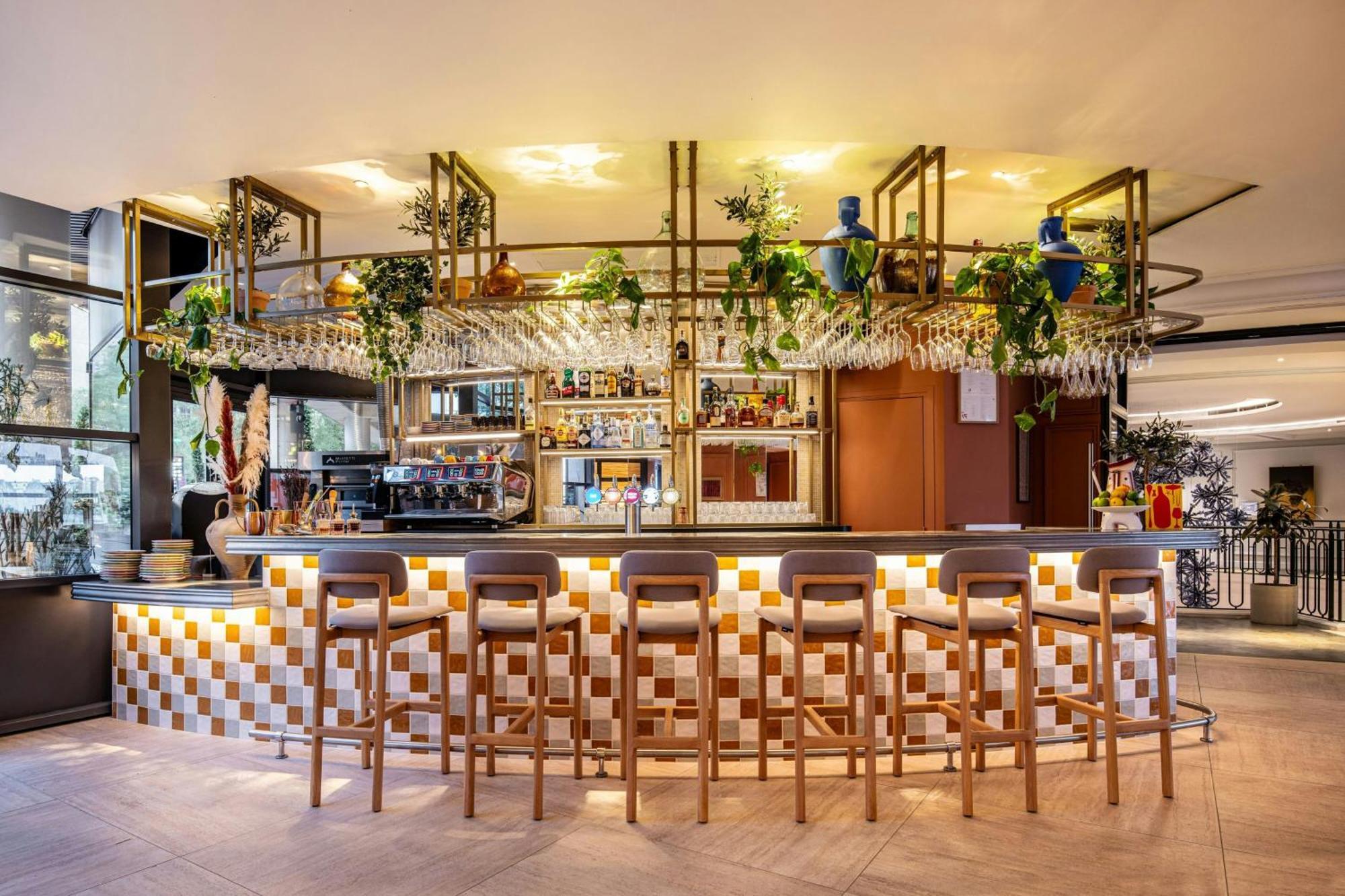 Renaissance Paris La Defense 4*